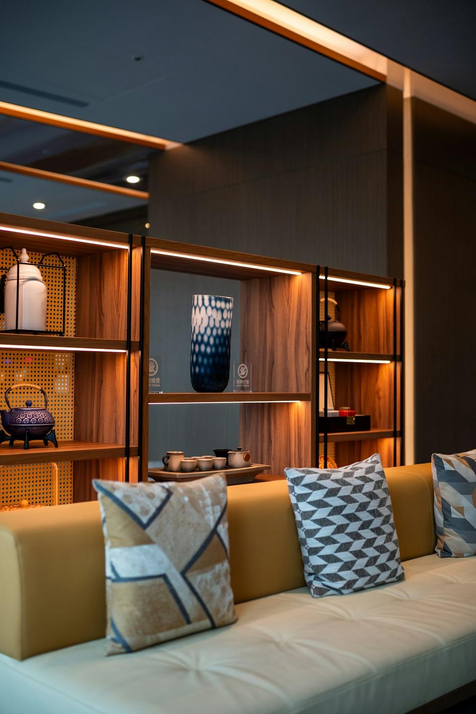 Executive Shadow Suite